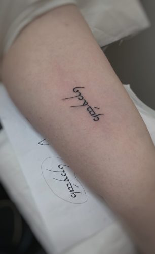 tatoo schrift elegantes