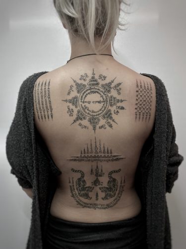 Thailändisches Thai tattoo in der nähe