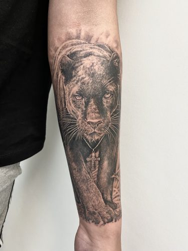 panther realistsches tattoo Munich