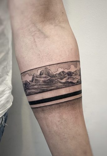 Armband Berge Armtattoo Tattoo Studio in München
