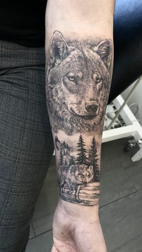 tatoo wolf arm