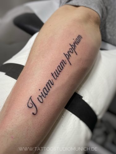 tatoo schrift latin