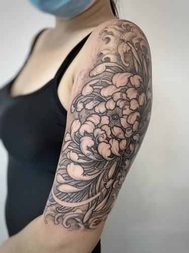japanischer stil chrysanthemen blumen tattoo