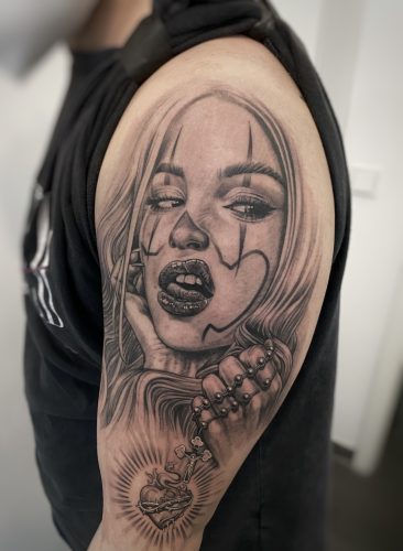 tatoo arm frau in Munich